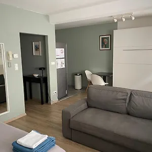 Close From Train Station And Shops Apartment